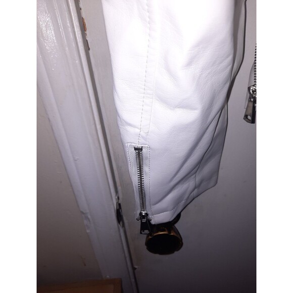 Urban Retro White Faux Leather Jacket – Women’s L– Floral Embroidered Moto Style - Picture 8 of 9